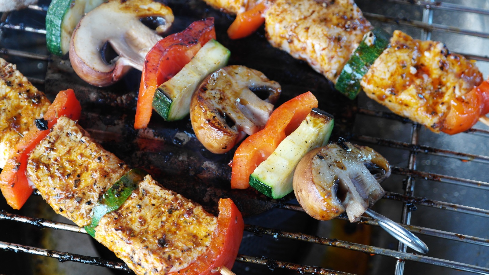 Grillfest des Westerwald-Vereins Buchfinkenland: Geselligkeit am Sportplatz Horbach