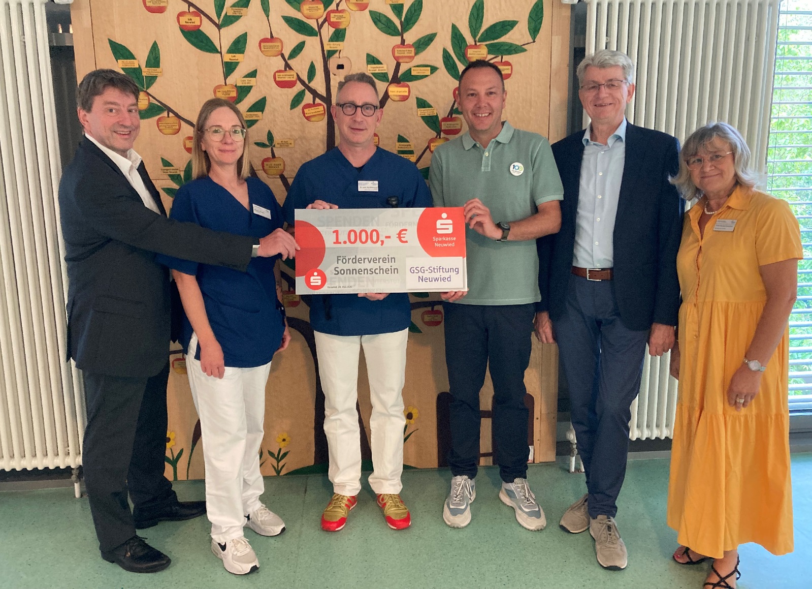 V.l.: Dr. Marc Bohr, Vorsitzender des Vereins Sonnenschein, Melanie P�rzgen, Dr. Kai Zbieranek, David Meurer, Ralf Seemann und Ulrike B�rder-Sauerbrei. (Foto: Michael Stoll)