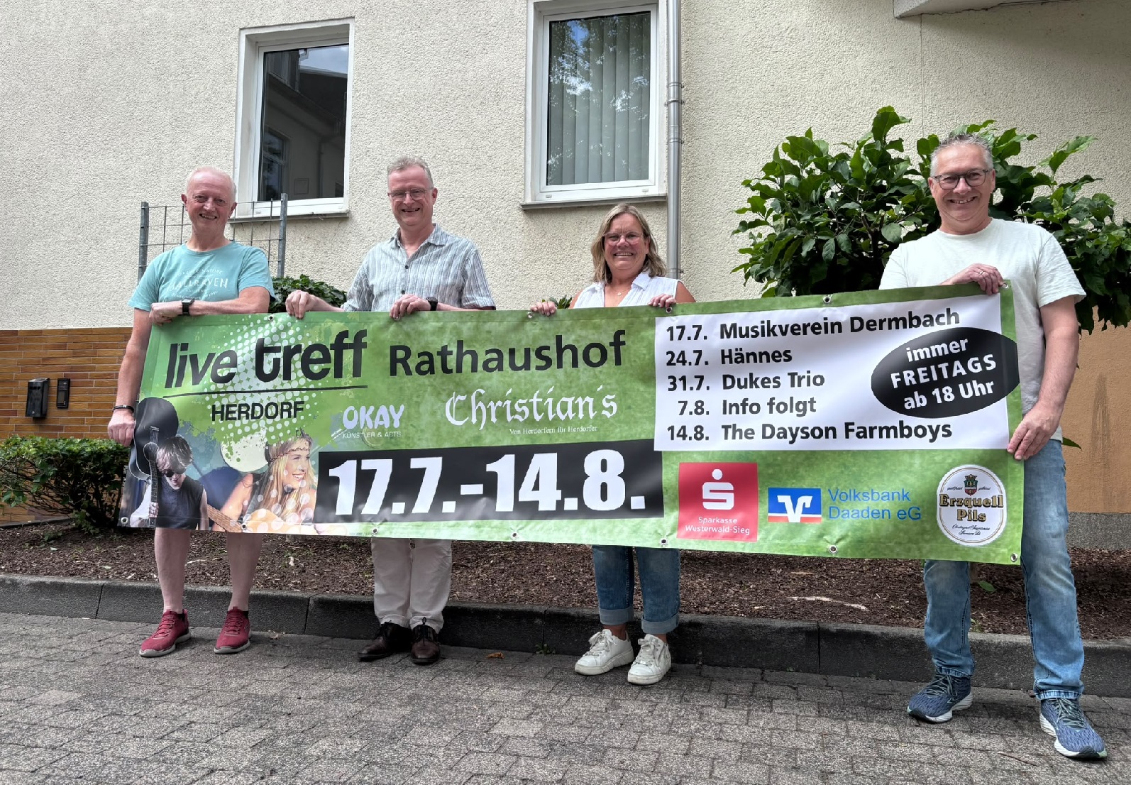 Musikalischer Sommer in Herdorf: Live-Treff startet im Rathausinnenhof